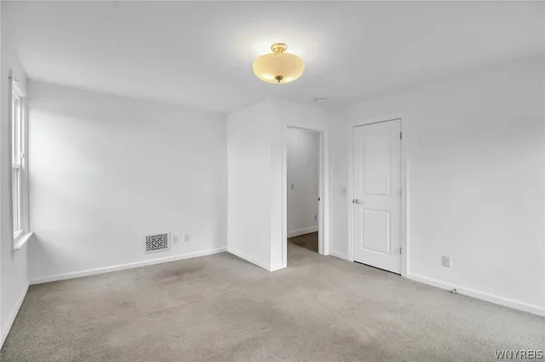 $2,895 | 5849 Broadway, Unit 8, Lancaster, NY 14086