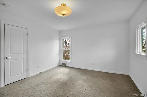 $2,895 | 5849 Broadway, Unit 8, Lancaster, NY 14086