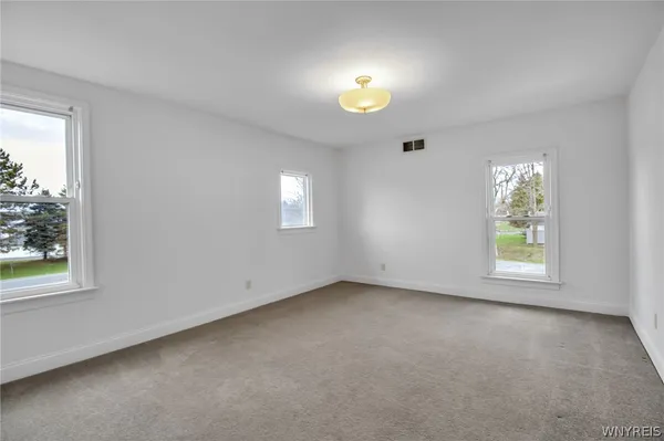 $2,895 | 5849 Broadway, Unit 8, Lancaster, NY 14086