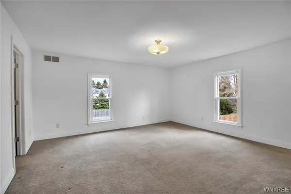 $2,895 | 5849 Broadway, Unit 8, Lancaster, NY 14086