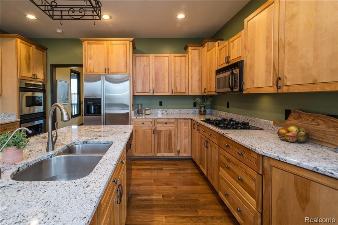 4760 Winding Way Howell, MI 48843 - Photo 13 of 59 Custom Kitchen