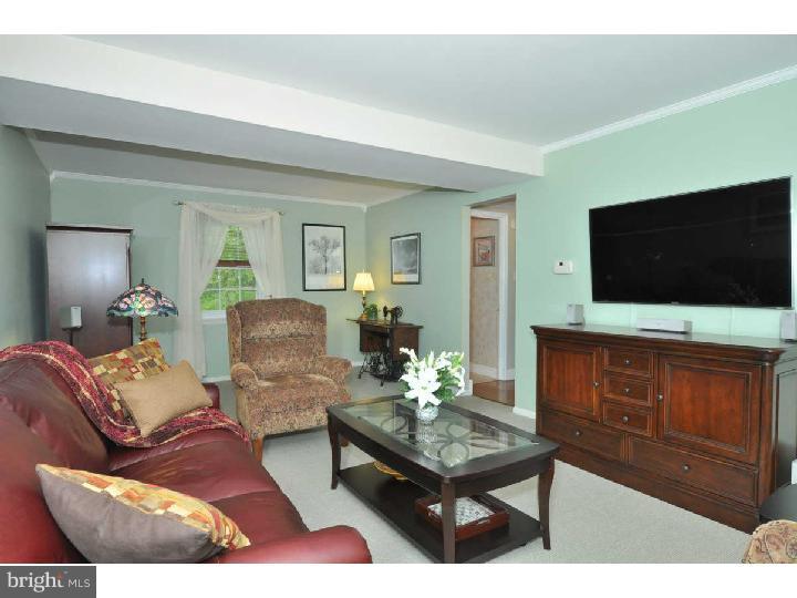 605 Brecknock Drive Exton, PA 19341 - Photo 4 of 25 Living Room