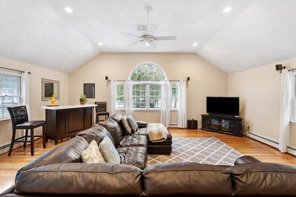 31 Candlestick Road North Andover, MA 01845 - Photo 8 of 29 Gallery Image 8