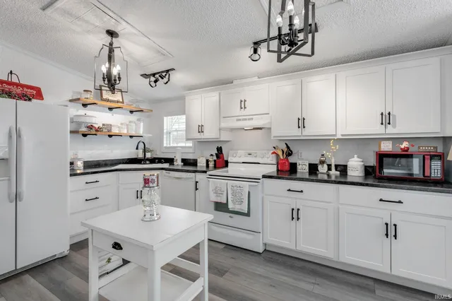 $280,000 | 23651 Riley Road, Lakeville, IN 46536