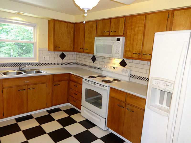 219 Lytton Road Coraopolis, PA 15108 - Photo 3 of 25 Kitchen.