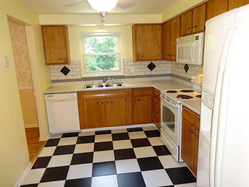 219 Lytton Road Coraopolis, PA 15108 - Photo 4 of 25 Kitchen.