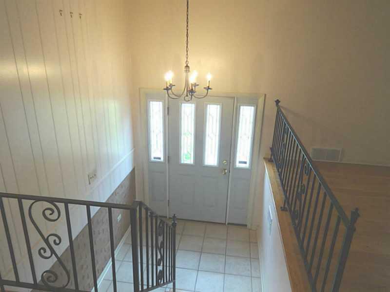 219 Lytton Road Coraopolis, PA 15108 - Photo 9 of 25 Entry/Foyer.