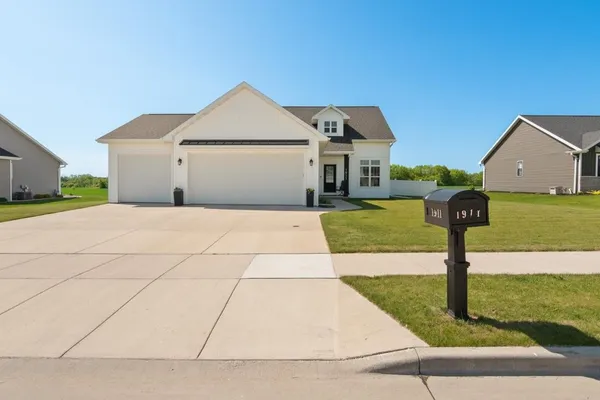 $530,000 | 1911 White Dove Lane, Kaukauna, WI 54130
