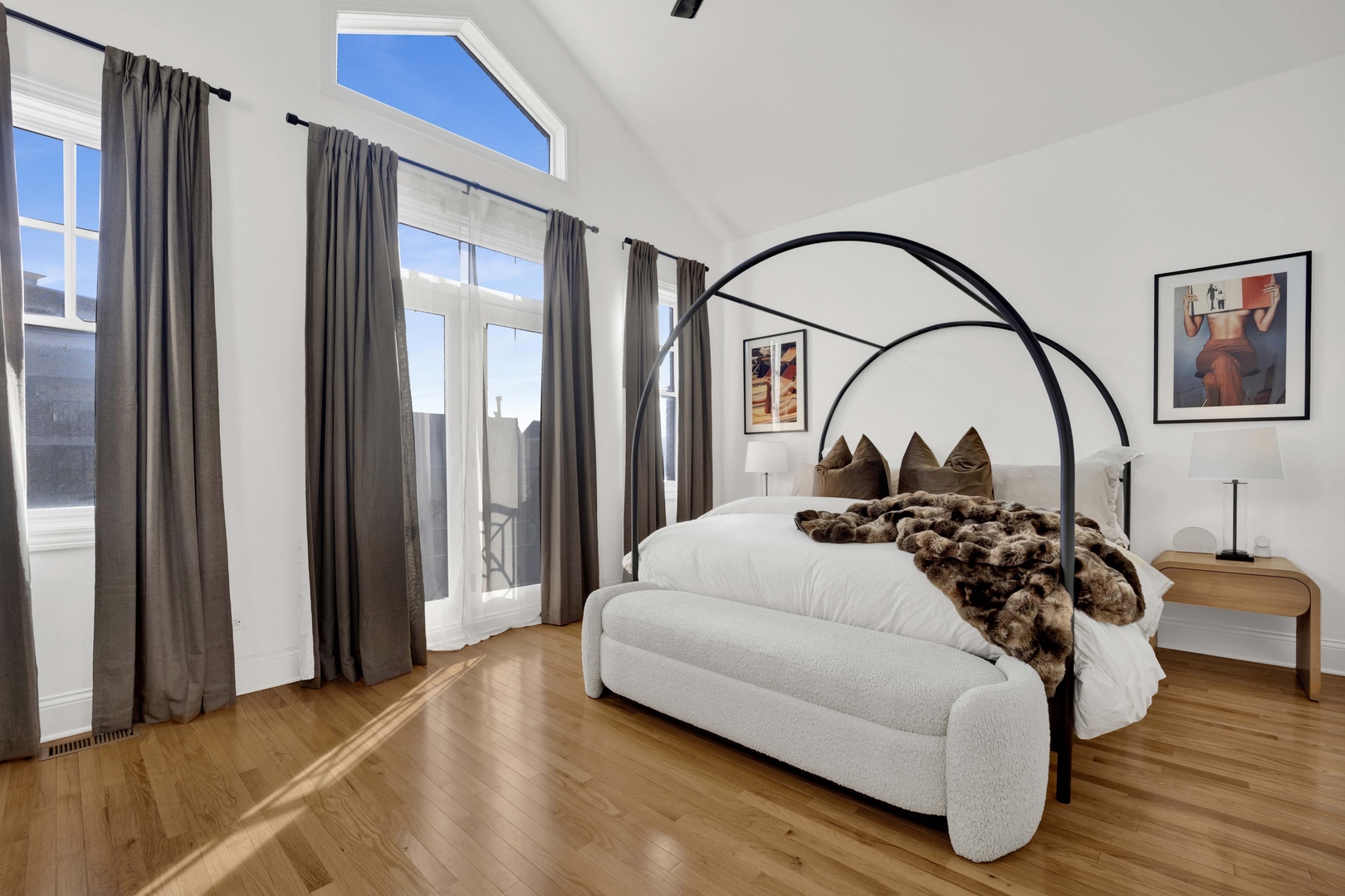 856 West Buckingham Place, Unit 3SW Chicago, IL 60657 - Photo 11 of 23 a bedroom with large bed and a chandelier