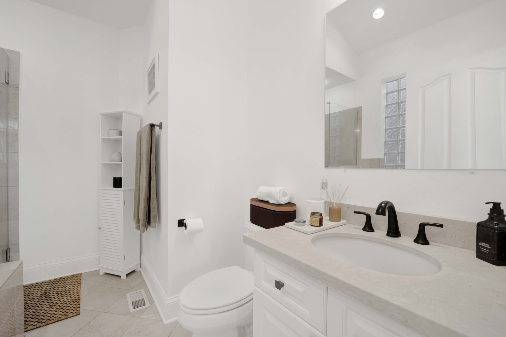 856 West Buckingham Place, Unit 3SW Chicago, IL 60657 - Photo 13 of 23 a bathroom with a toilet sink and shower