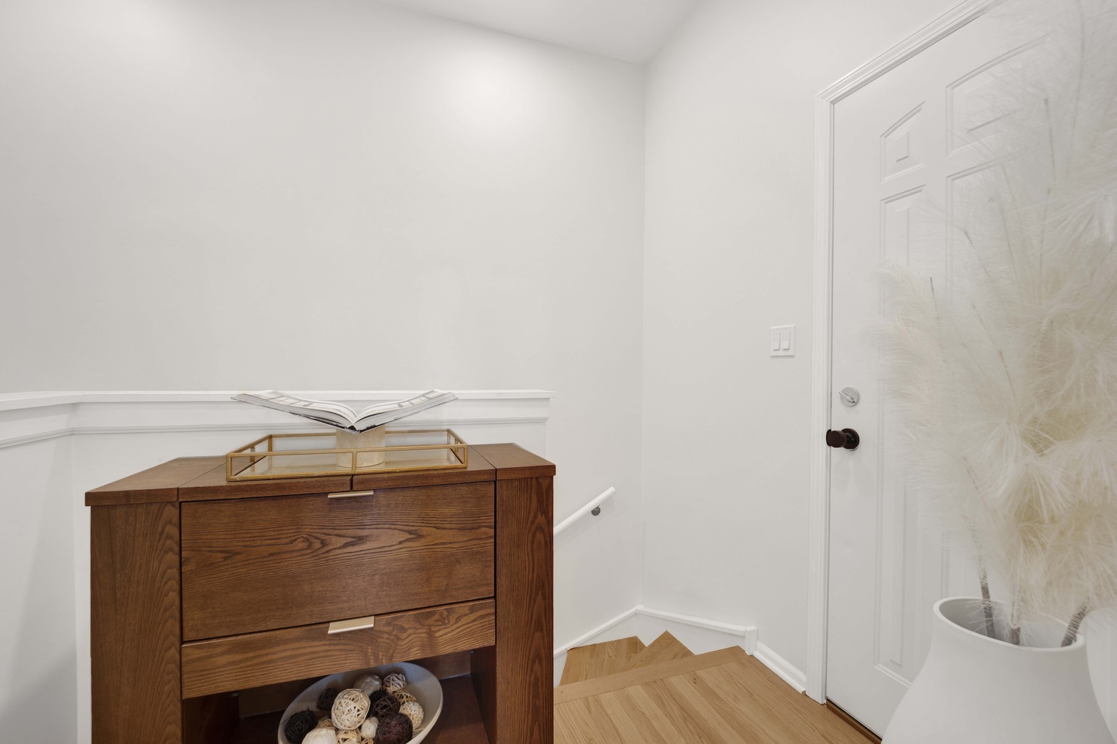 856 West Buckingham Place, Unit 3SW Chicago, IL 60657 - Photo 18 of 23 a bathroom with a shower and vanity