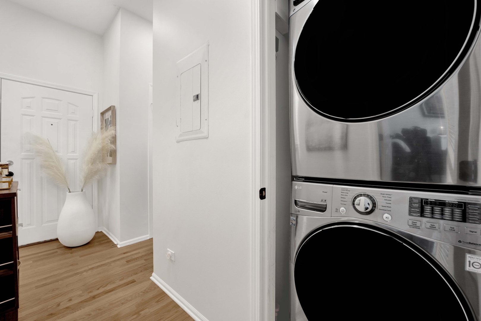 856 West Buckingham Place, Unit 3SW Chicago, IL 60657 - Photo 19 of 23 a utility room with dryer and washer