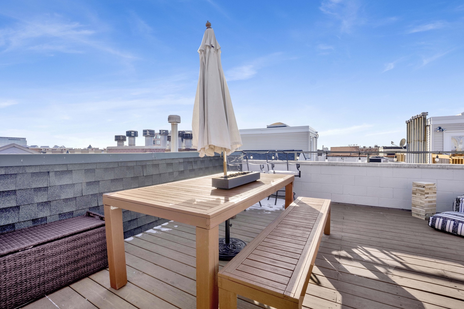 856 West Buckingham Place, Unit 3SW Chicago, IL 60657 - Photo 22 of 23 a view of a terrace with sitting area