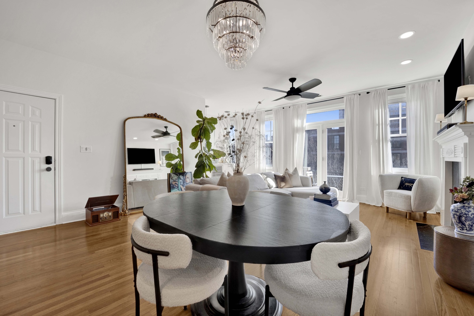 856 West Buckingham Place, Unit 3SW Chicago, IL 60657 - Photo 6 of 23 a view of a dining room with furniture and wooden floor