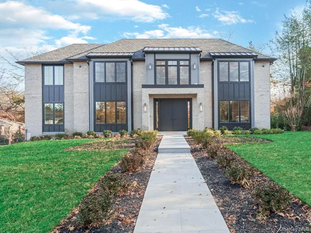 $4,780,000 | 6 Hickory Drive, Great Neck, NY 11021