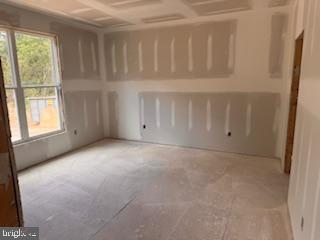 6735 Beverly Road Broad Run, VA 20137 - Photo 16 of 31 a view of an empty room with a window