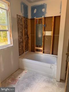 6735 Beverly Road Broad Run, VA 20137 - Photo 30 of 31 a bathroom with a shower and a tub