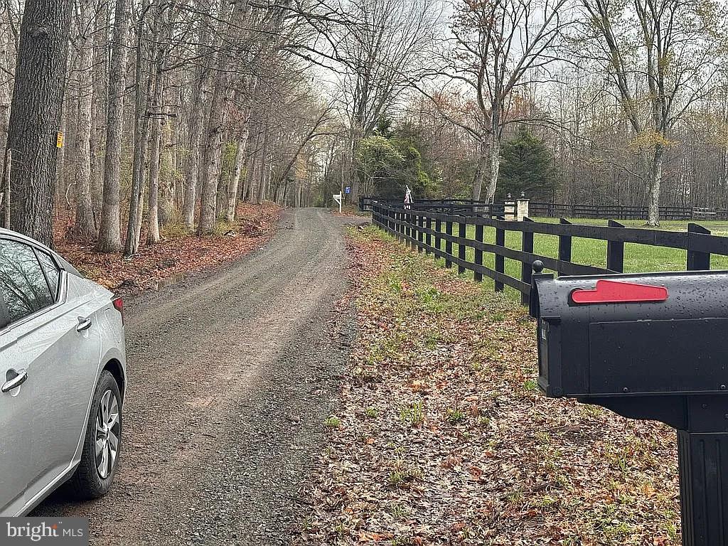 6735 Beverly Road Broad Run, VA 20137 - Photo 7 of 31 a view of a patio with iron fence