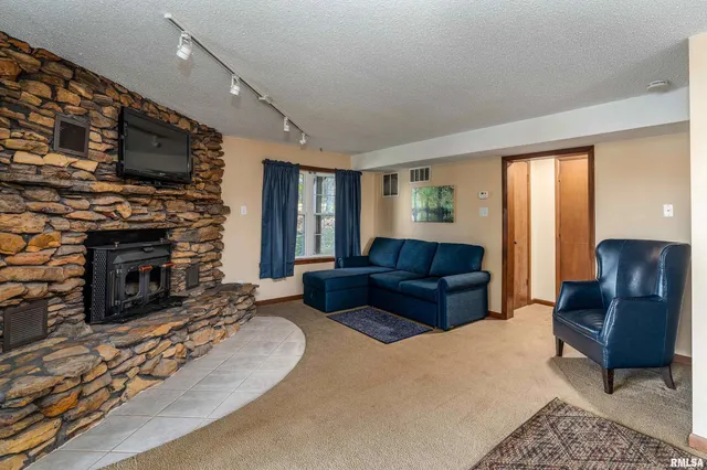 $499,000 | 135 Oak Circle, Goreville, IL 62939