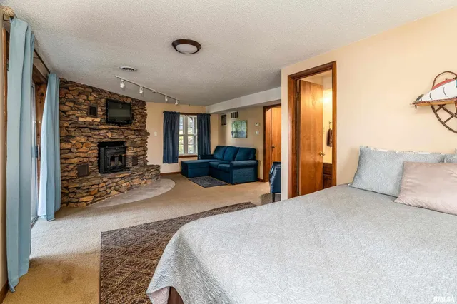 $499,000 | 135 Oak Circle, Goreville, IL 62939