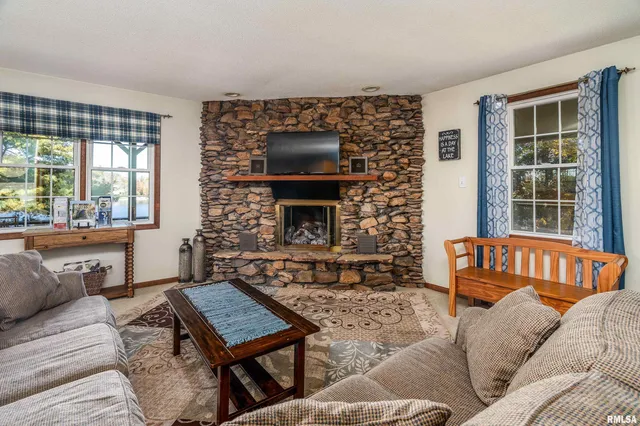 $499,000 | 135 Oak Circle, Goreville, IL 62939