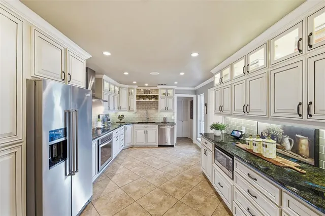 $735,000 | 2000 Lakehill Court, Arlington, TX 76012