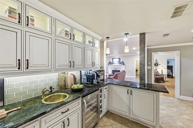 $735,000 | 2000 Lakehill Court, Arlington, TX 76012