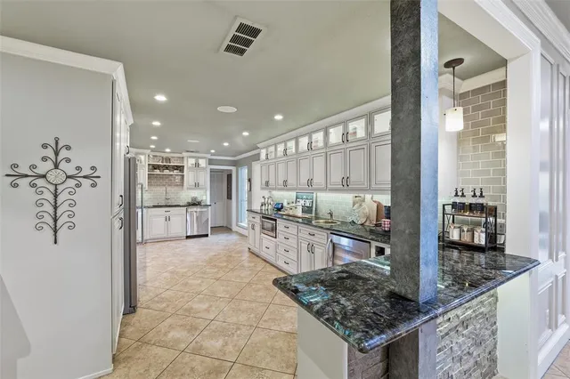 $745,000 | 2000 Lakehill Court, Arlington, TX 76012