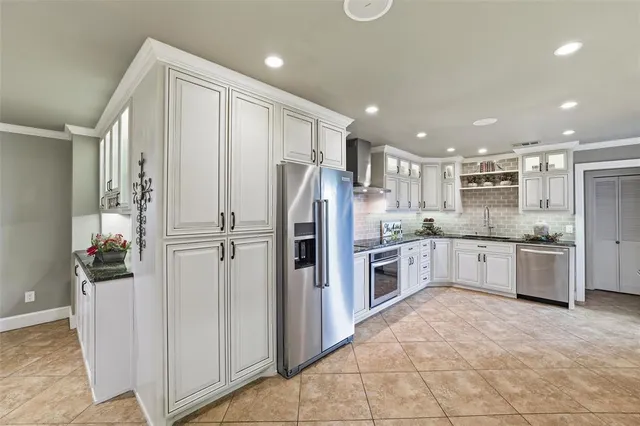 $745,000 | 2000 Lakehill Court, Arlington, TX 76012