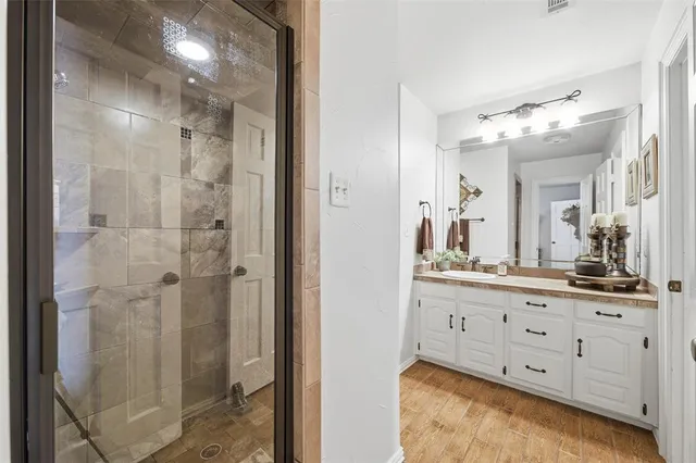 $735,000 | 2000 Lakehill Court, Arlington, TX 76012