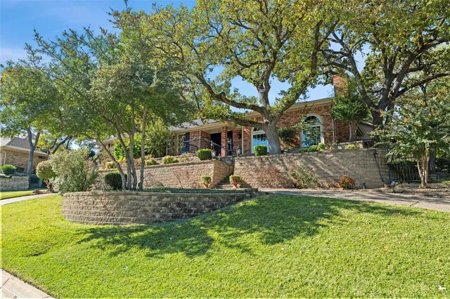 $745,000 | 2000 Lakehill Court, Arlington, TX 76012