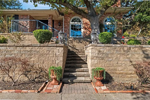 $745,000 | 2000 Lakehill Court, Arlington, TX 76012