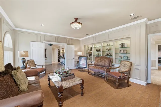 $745,000 | 2000 Lakehill Court, Arlington, TX 76012