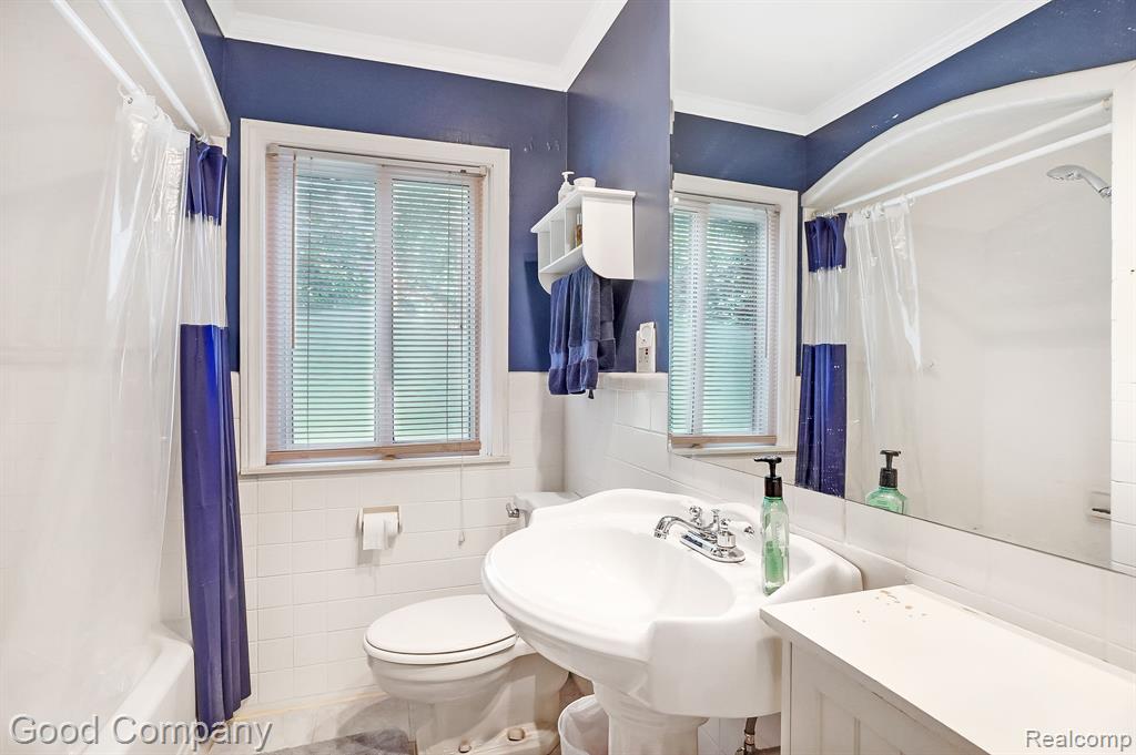 27577 Rackham Drive Lathrup Village, MI 48076 - Photo 18 of 40