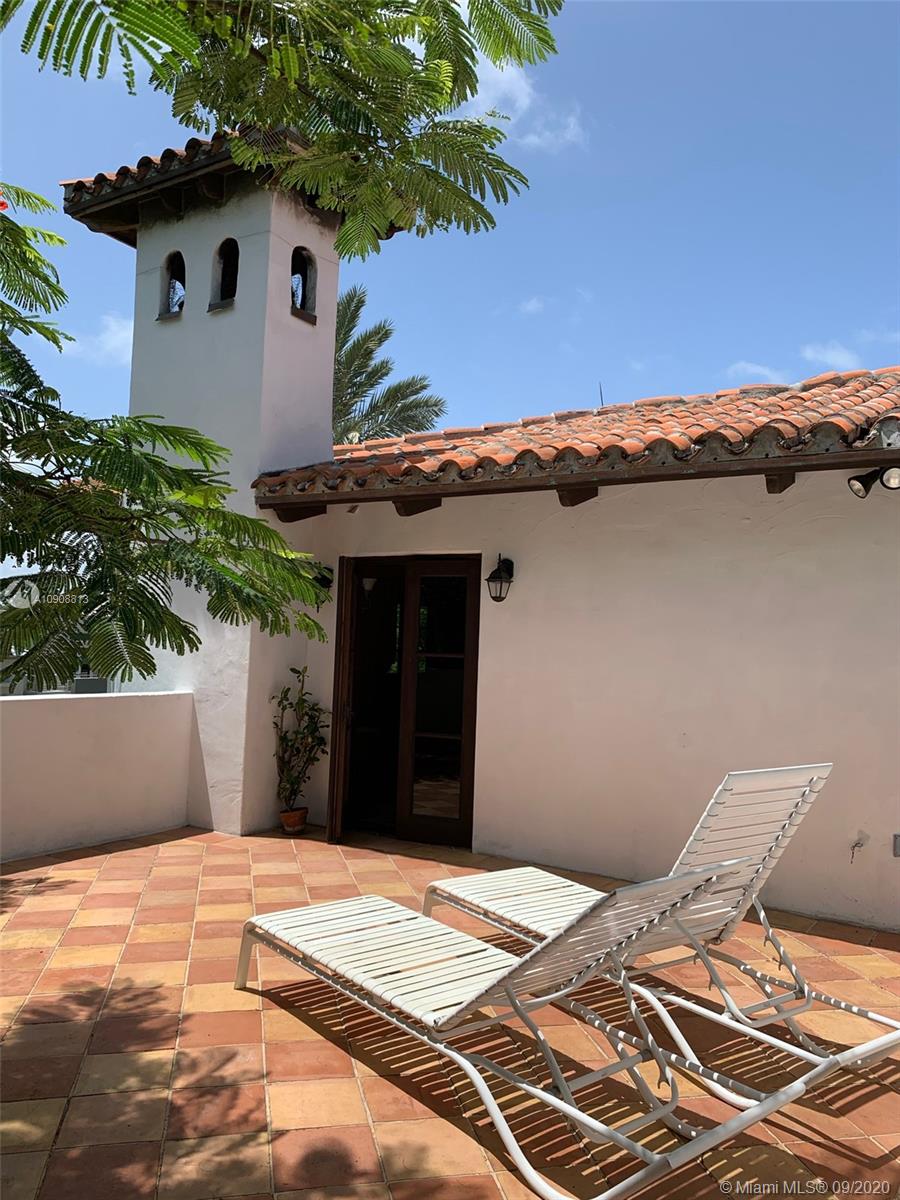 385 Ridgewood Road Key Biscayne, FL 33149 - Photo 26 of 54 a view of a backyard of the house