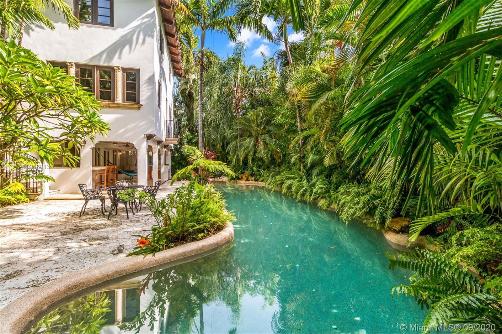 385 Ridgewood Road Key Biscayne, FL 33149 - Photo 47 of 54 a house view with a garden space