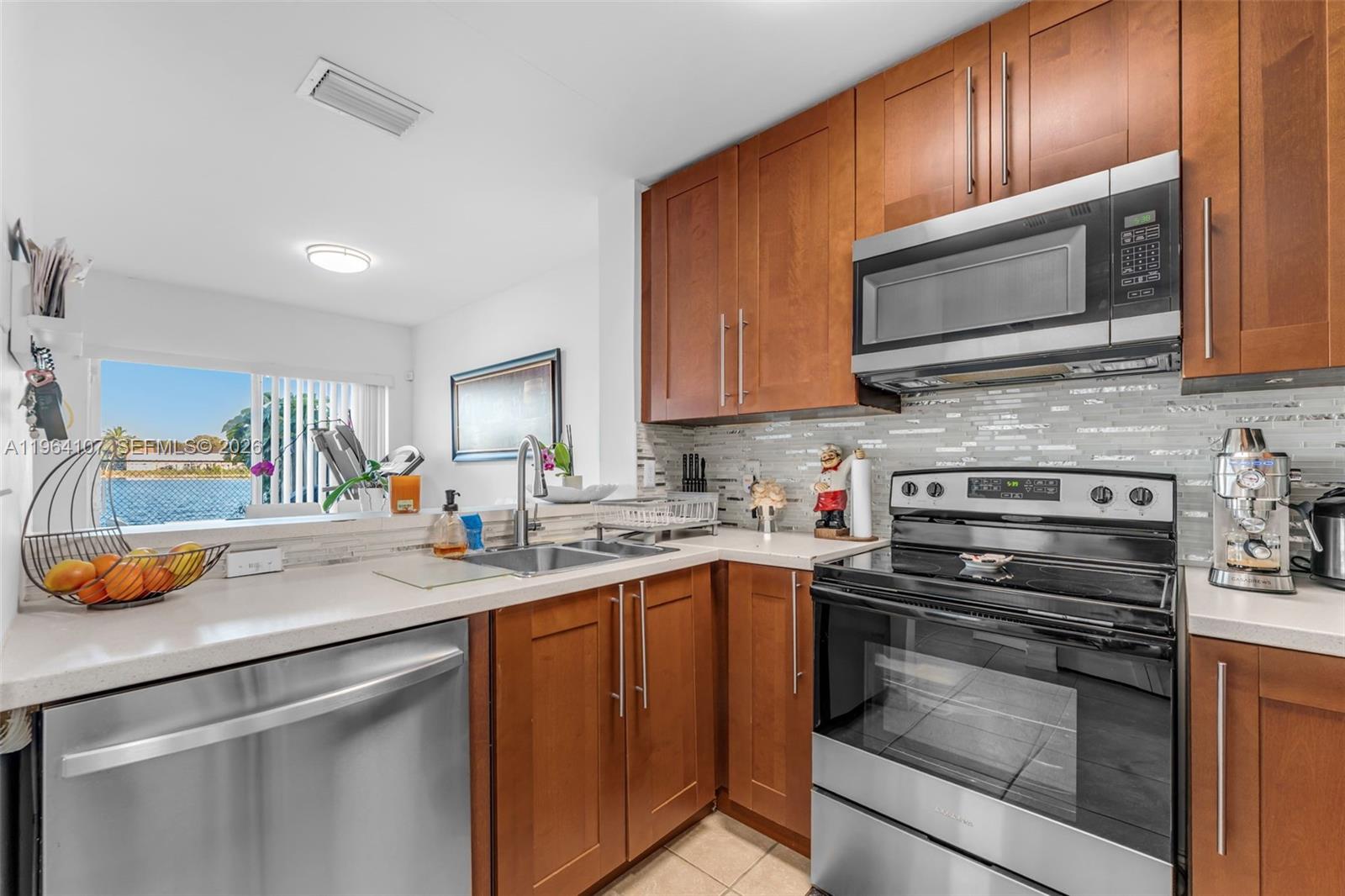 17501 Southwest 140th Court Miami, FL 33177 - Photo 9 of 32