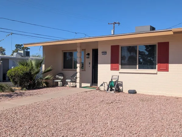 $1,250 | 12602 North 105th Avenue, Sun City, AZ 85351