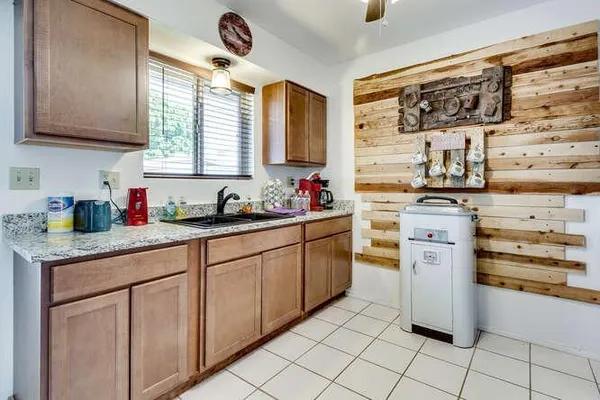 $1,250 | 12602 North 105th Avenue, Sun City, AZ 85351