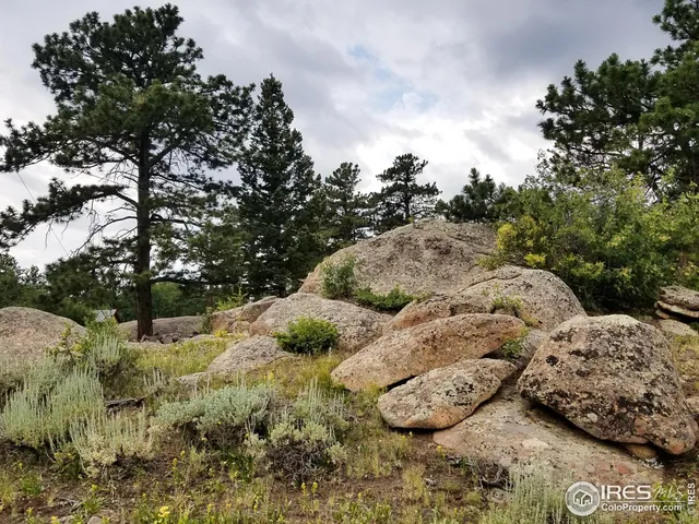 a view of sitting area with furniture and wooden fence