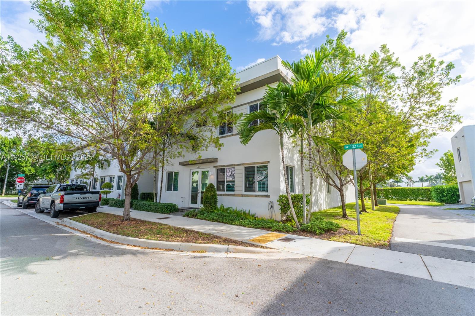 6611 Northwest 102nd Path Doral, FL 33178 - Photo 2 of 45