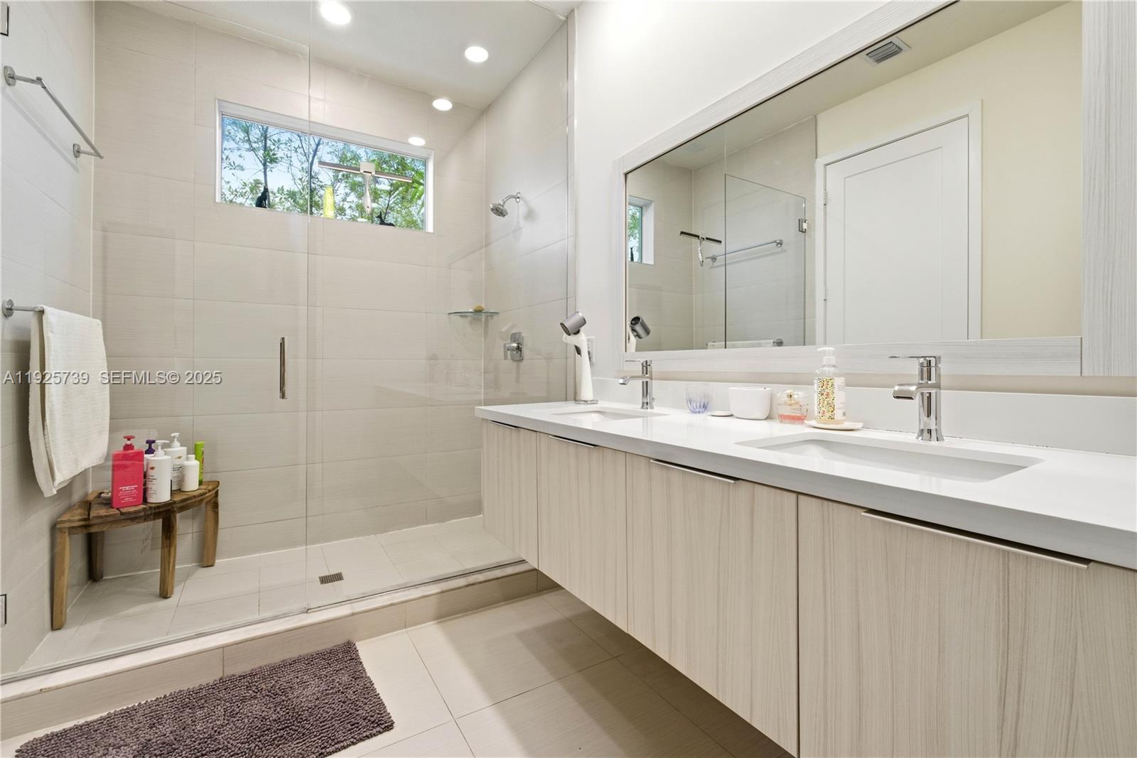 6611 Northwest 102nd Path Doral, FL 33178 - Photo 29 of 45