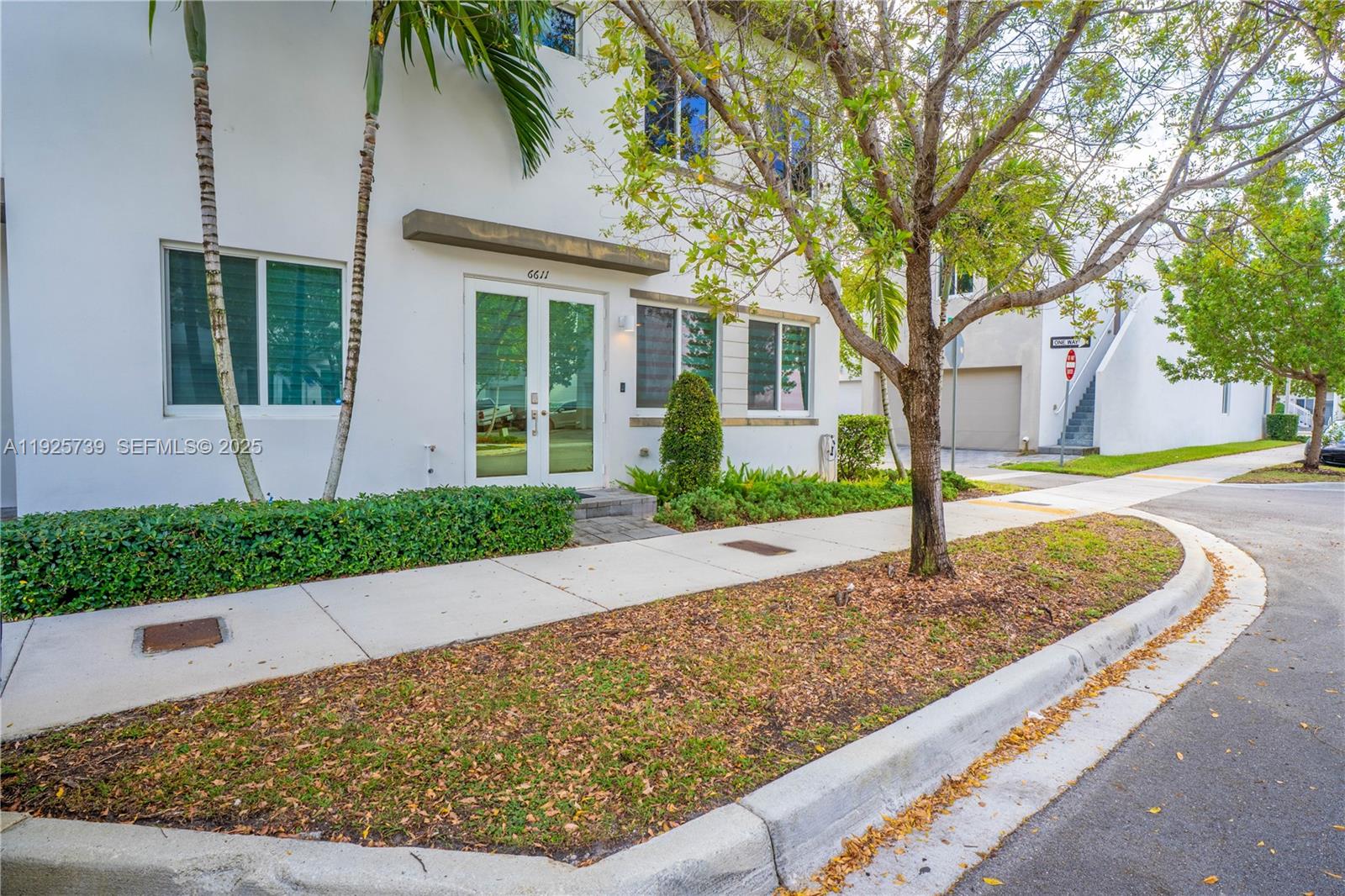 6611 Northwest 102nd Path Doral, FL 33178 - Photo 4 of 45