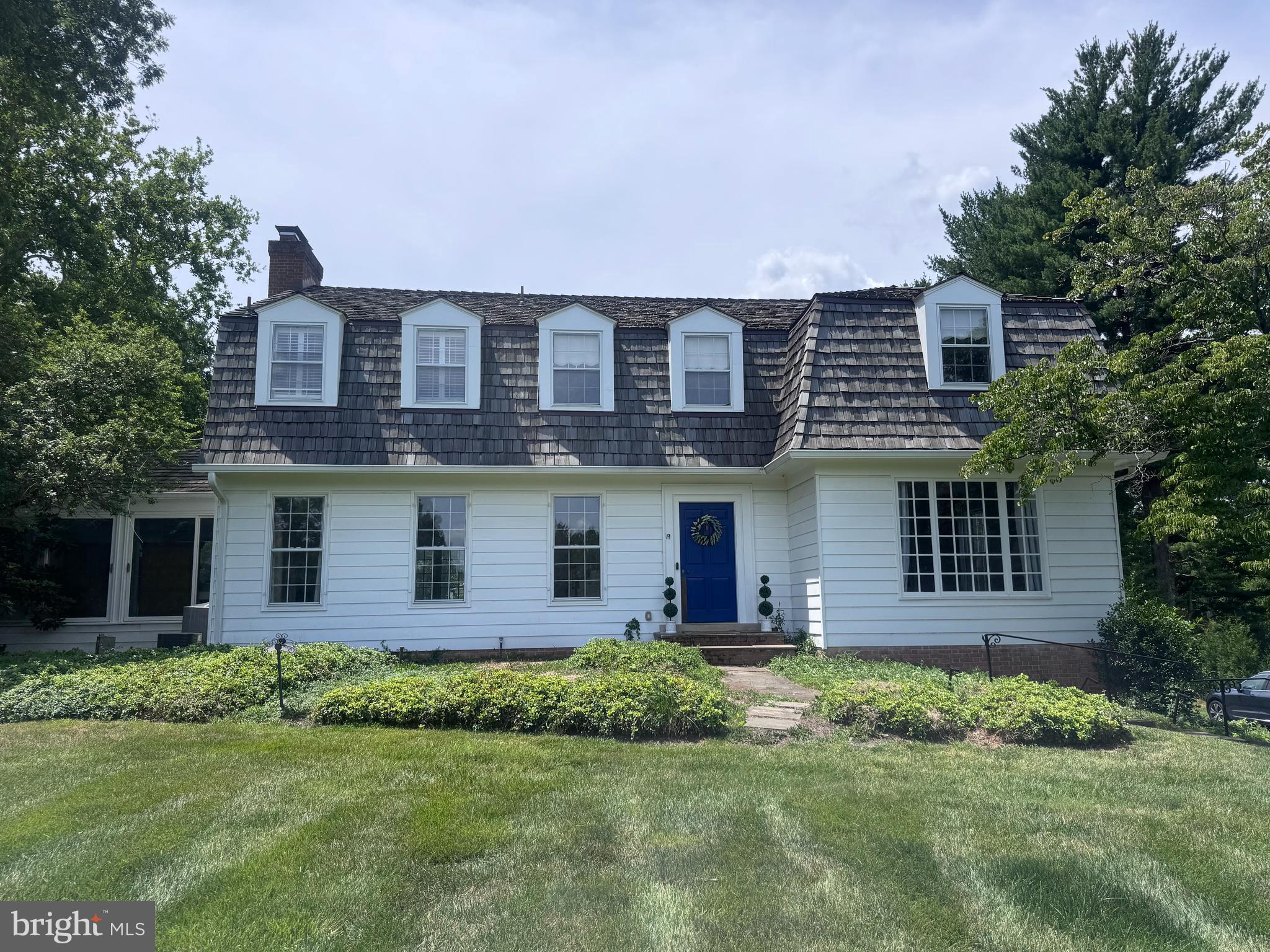 10812 Cripplegate Road Potomac, MD 20854 - Photo 2 of 7