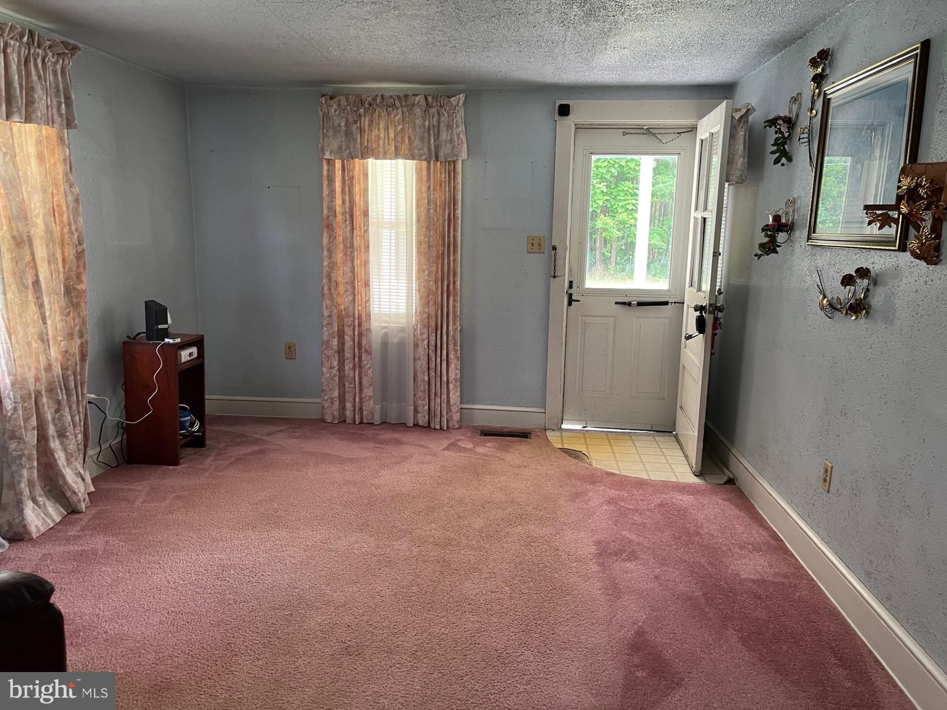 5159 Sandtown Road Felton, DE 19943 - Photo 4 of 17 Living Room