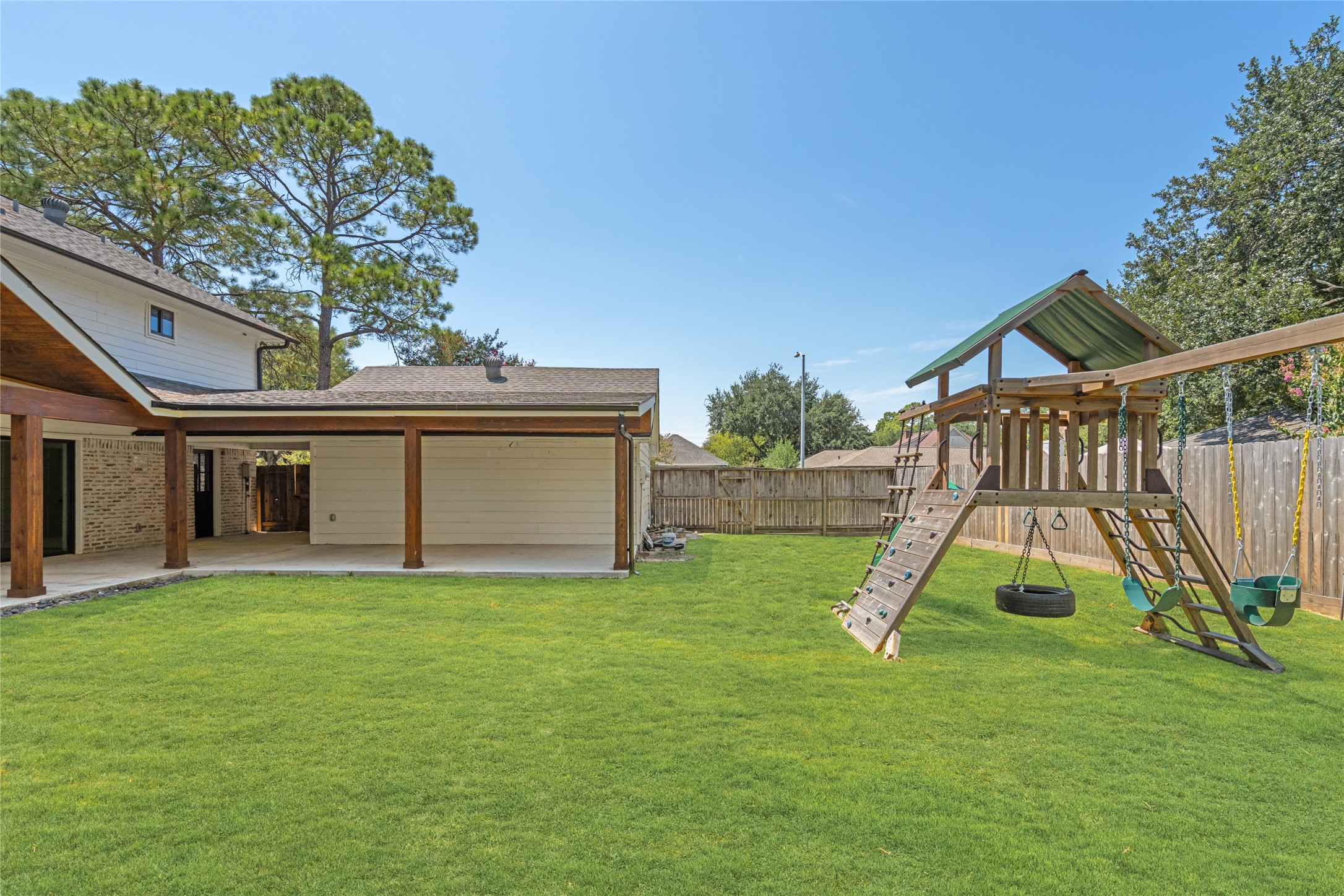 10830 Burgoyne Road Houston, TX 77042 - Photo 38 of 44 Gallery Image 38