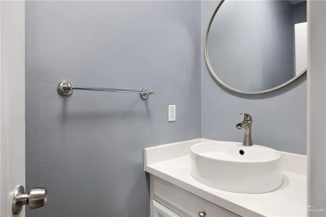 $2,350 | 2427 East 5th Street, Mission, TX 78572