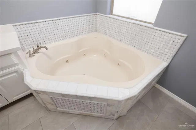 $2,350 | 2427 East 5th Street, Mission, TX 78572