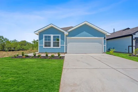 a view of a house with backyard and garden