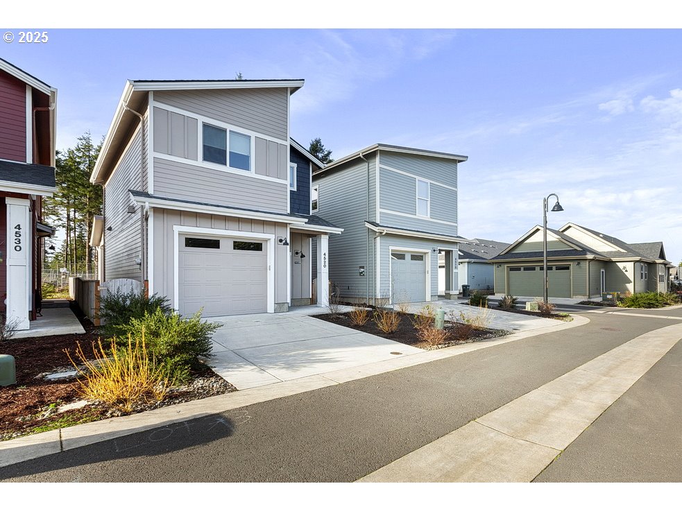 4520 Southeast Fleming Street Newport, OR 97366 - Photo 1 of 38